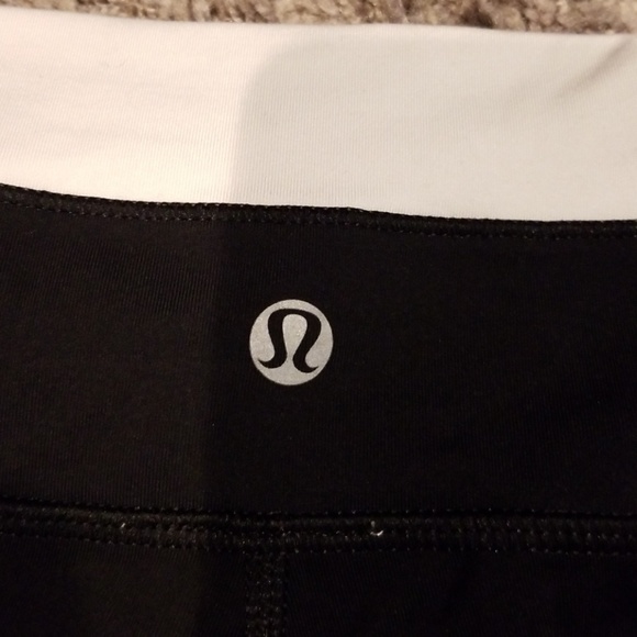 Women's lululemon crops - Picture 2 of 2